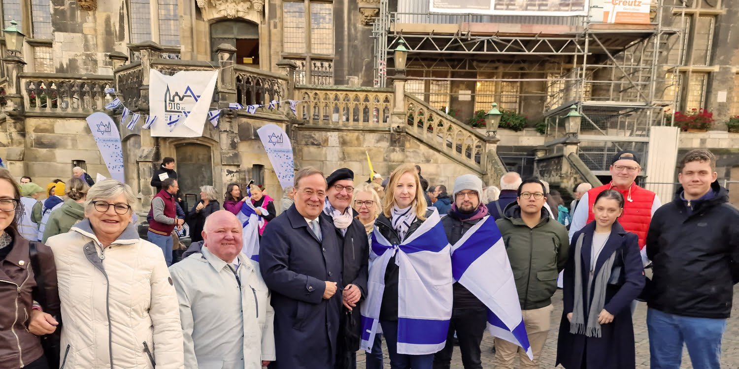 Gruppenfoto von Teilnehmern der Kundgebung