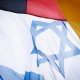 Fahnen von Israel und Deutschland